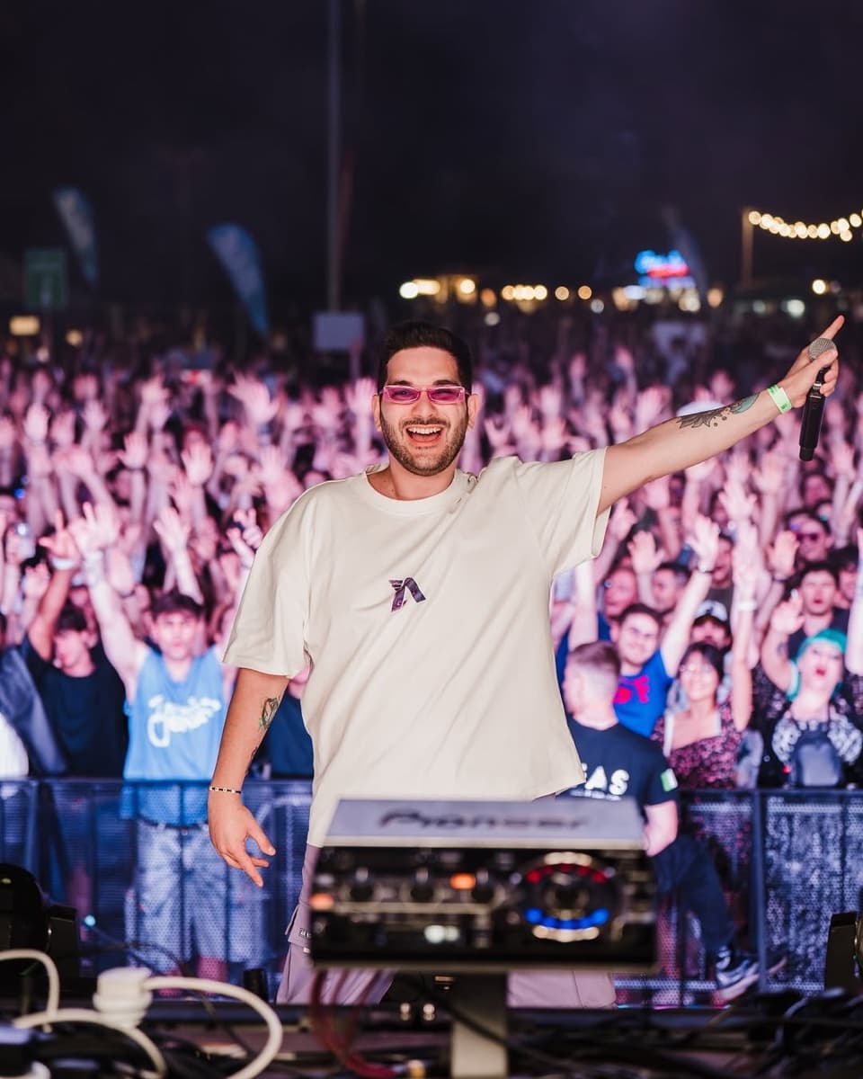 ANGEMI performing live